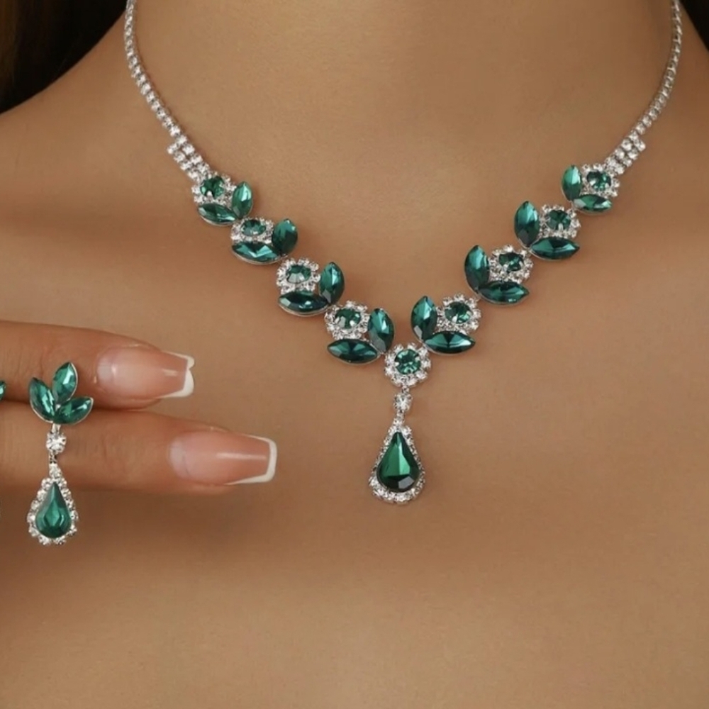 Emerald Green and Silver Necklace Set